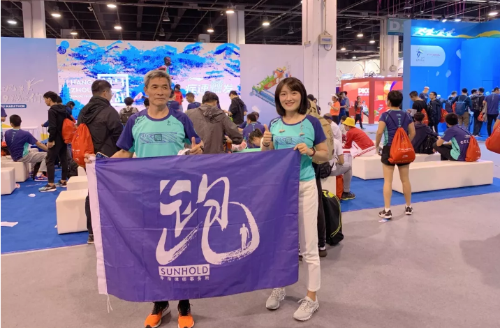 伟德博彩官网德app上海办公室何俊明、周郁婕律师顺利参加广汽Honda · 2019杭州马拉松比赛